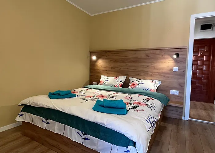 Quiet Flat With Balcony, Free Parking Included
