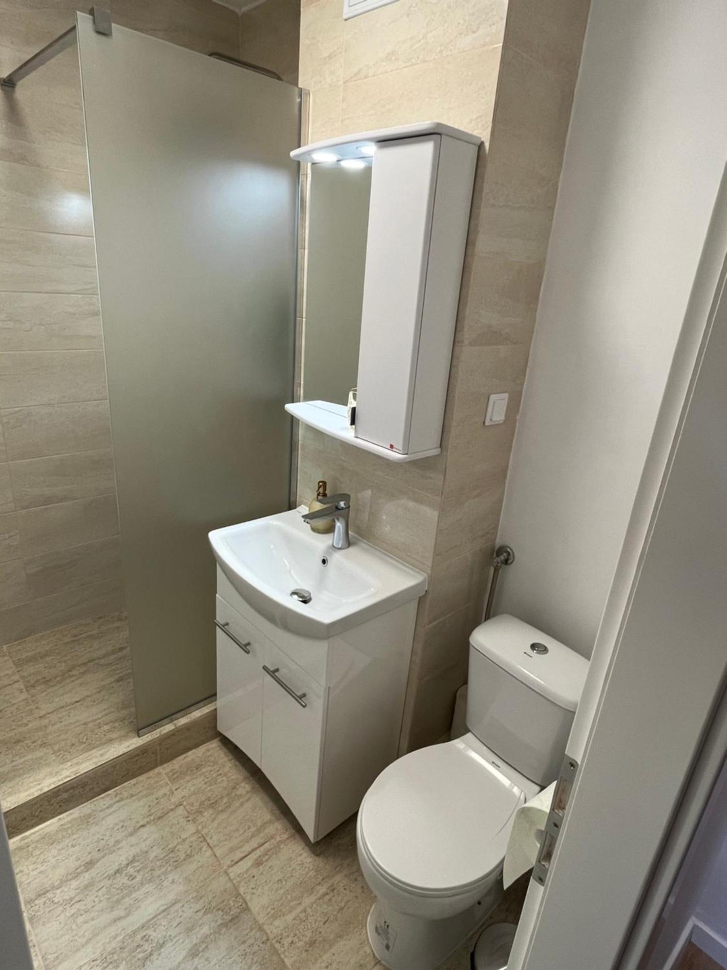 Quiet Flat With Balcony, Free Parking Included