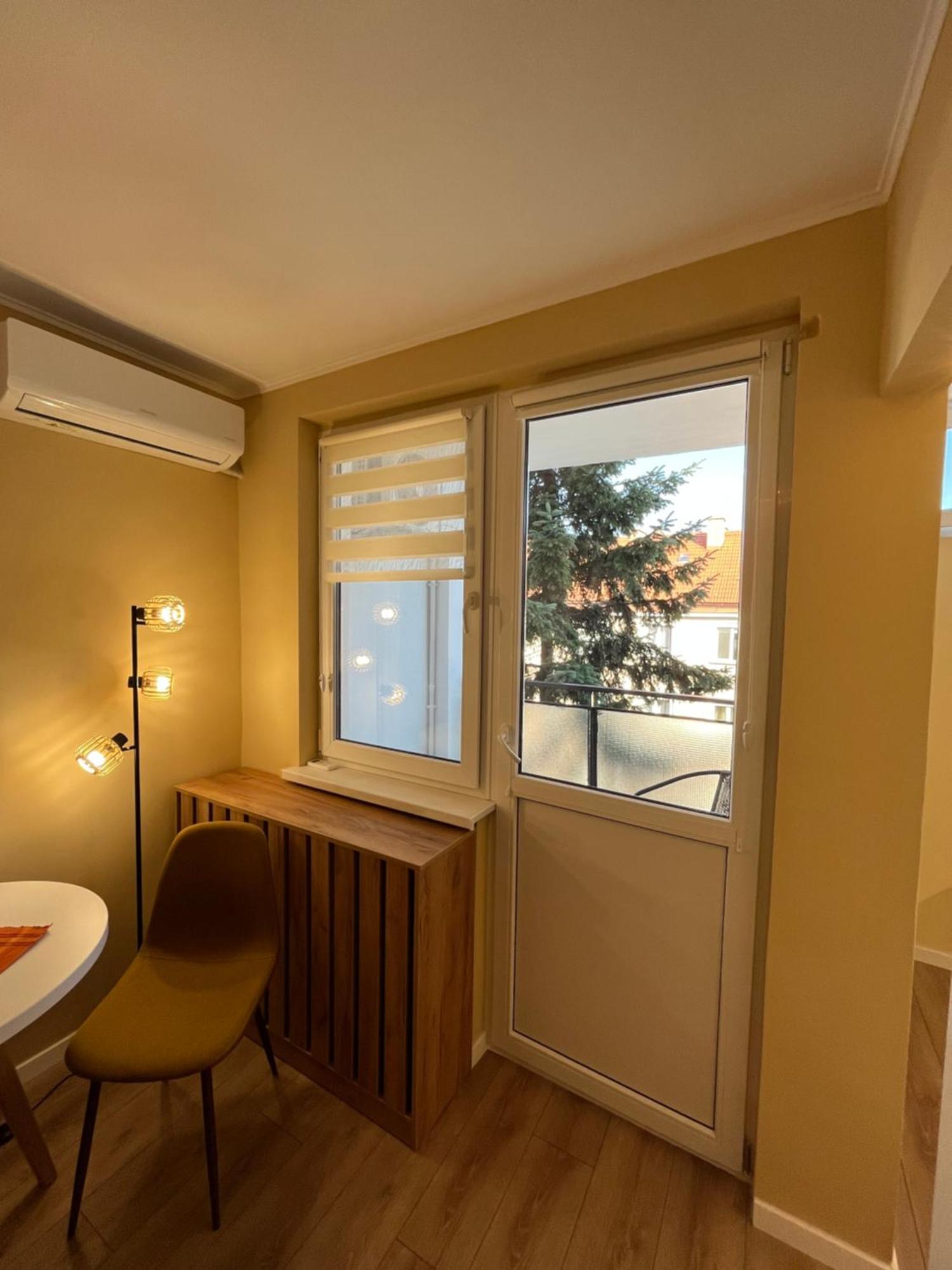 Apartment Quiet Flat With Balcony, Free Parking Included