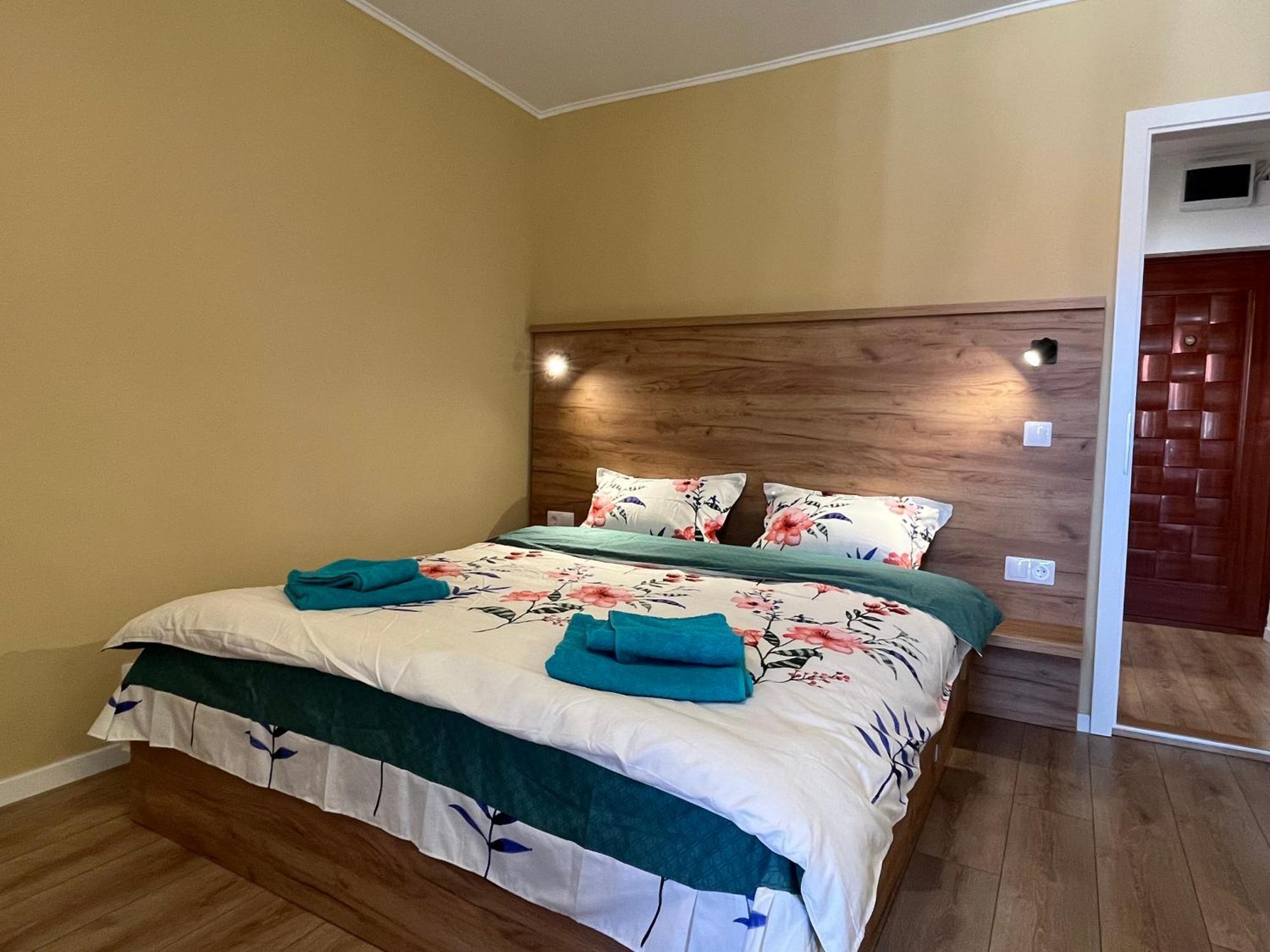 Quiet Flat With Balcony, Free Parking Included